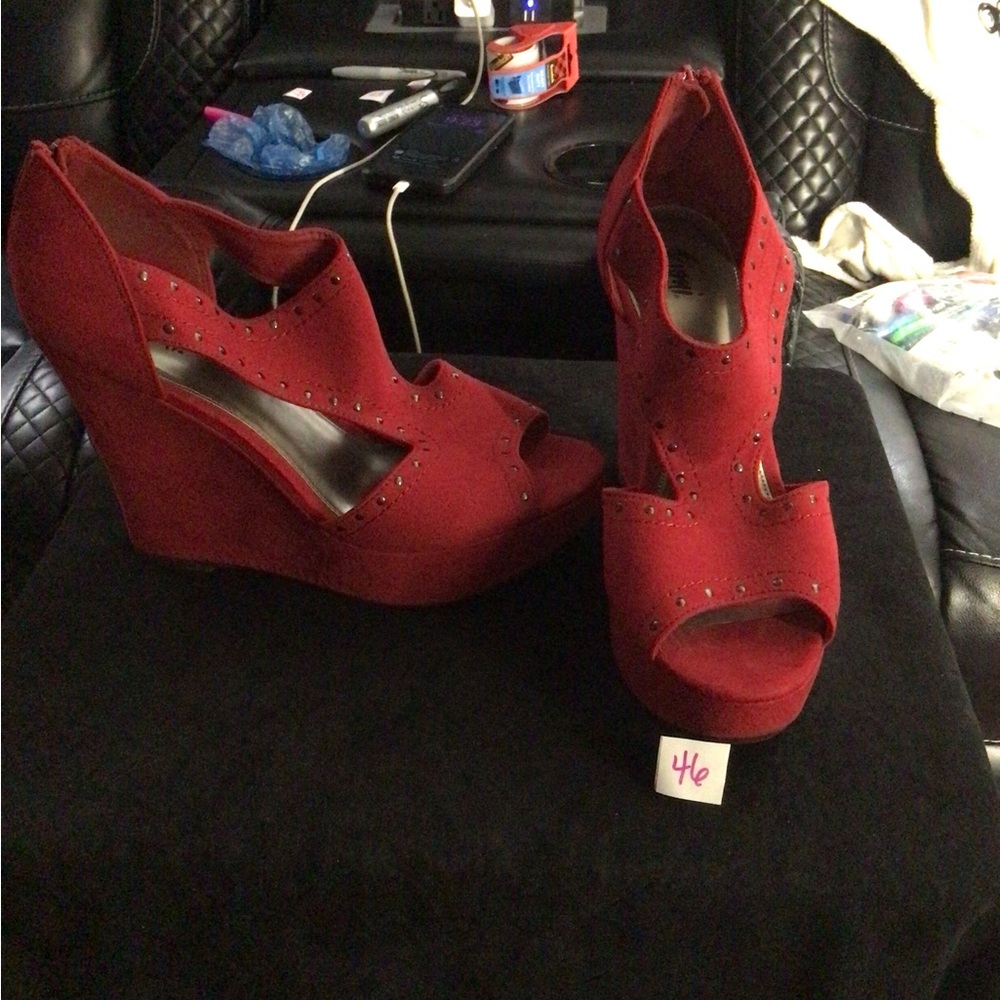 FIONI Clothing Red Wedge Shoes with Open-Toe Design